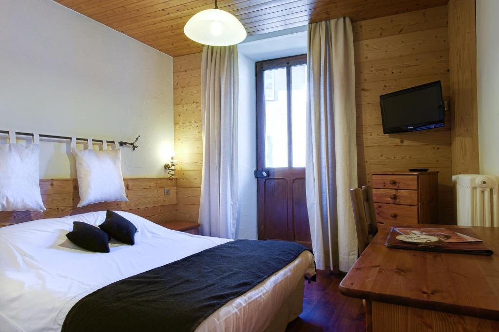 Hotel Du Commerce Thônes Habitación foto